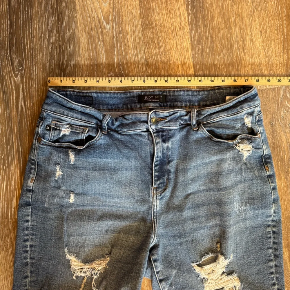 Judy Blue long cuffed denim short!‎ 3XL - Picture 5 of 6